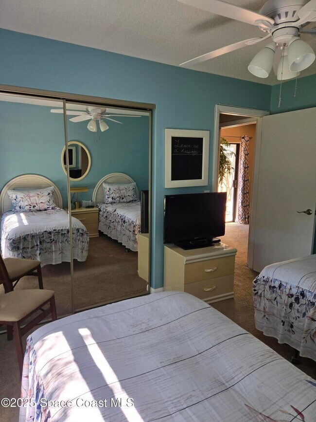 Building Photo - 1123 Breezy Way