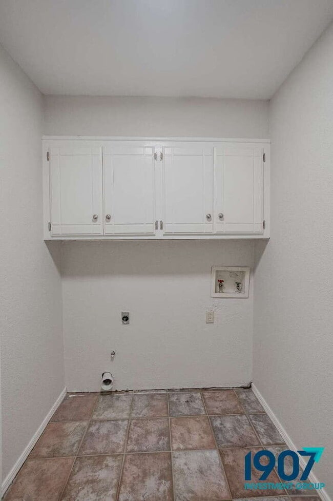 Building Photo - Charming Brick Home with Large Backyard in OKC! - Move In Now & Get 50% Off Your First & Second M...