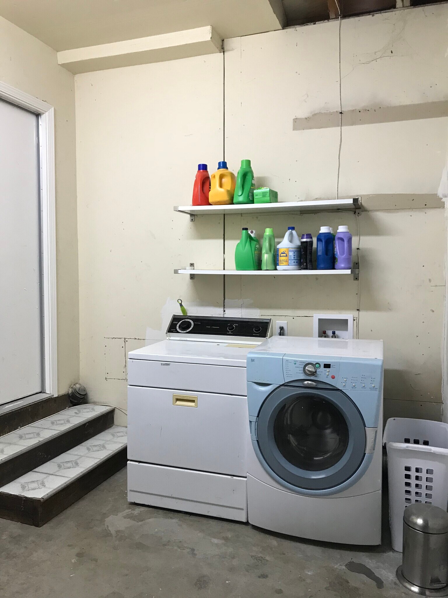 Laundry - 3586 Sanford St