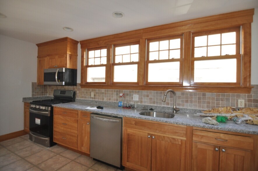 Primary Photo - 202 Calumet St