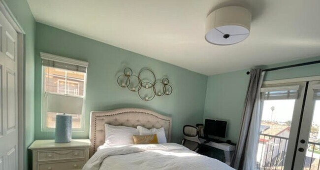 Building Photo - Rent Special - 2 weeks free rent!! 3 bedro...