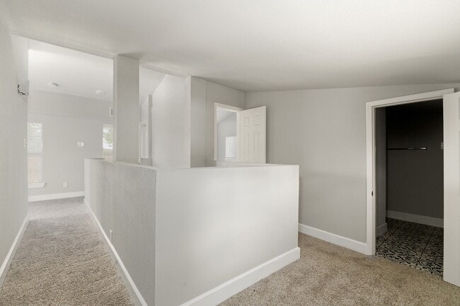 Building Photo - 314 Short St