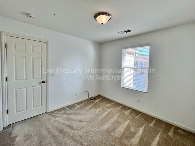 Building Photo - 3623 Etchings Way