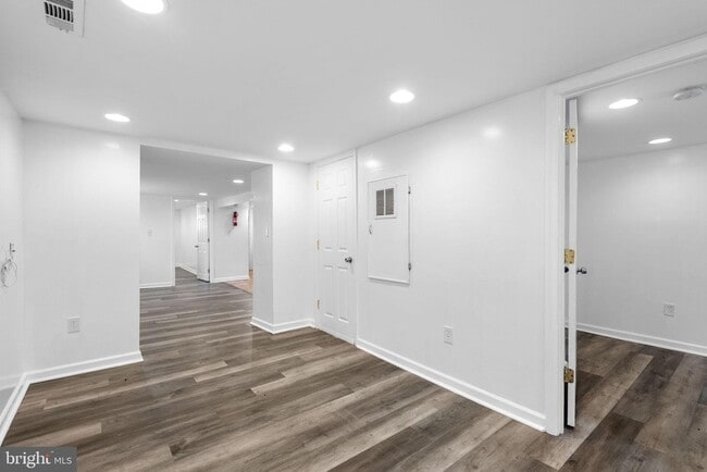 Building Photo - 141 Uhland Terrace NE