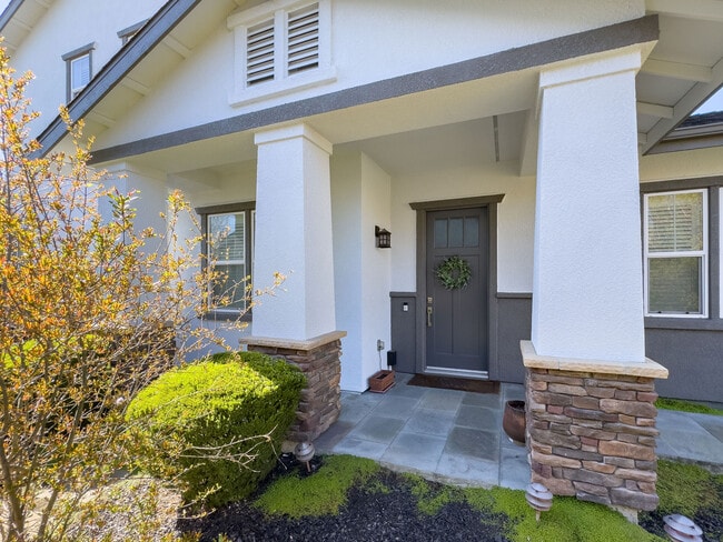 Building Photo - 1680 Southview Dr