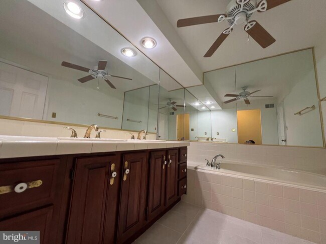 Building Photo - 12002 Lisa Marie Ct