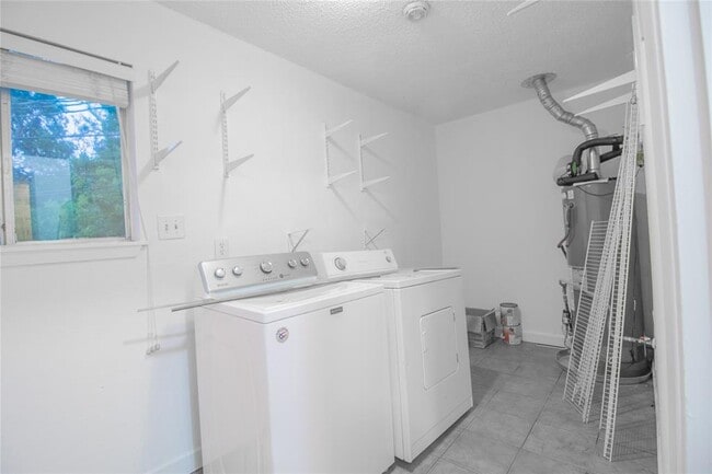 Building Photo - 709 Castle Ridge Rd