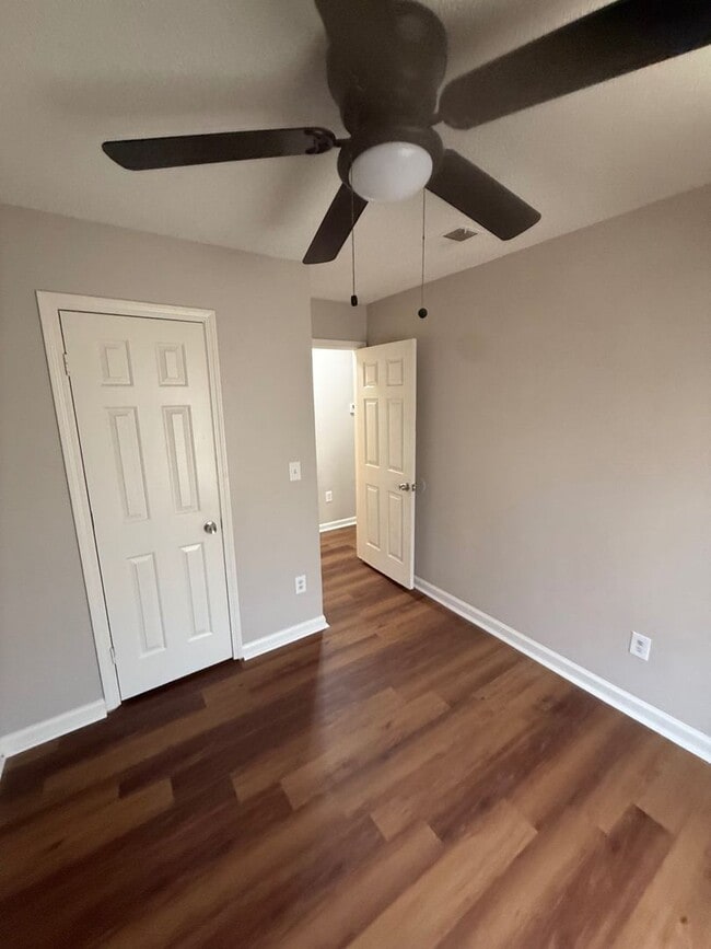 Building Photo - 4 Success is now offering this spacious 3 bedroom home 1.5 bathroom home in a very quiet neighbor...