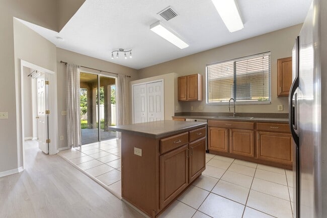 Building Photo - Absolutely stunning 3BR/2BA & 2-Car Garage home in highly sought-after Ballantrae community