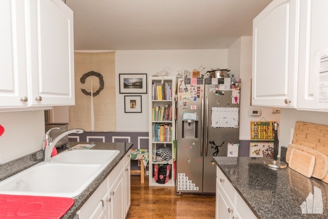 Building Photo - 1030 W Byron St