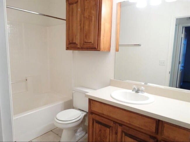 Building Photo - 3416 Chester Terrace