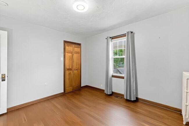 Building Photo - 99 Thorndike St