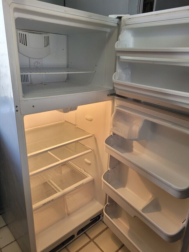 Building Photo - Newly Renovated 1bd, 1ba, Assigned 1pkg 648sqft. for $2200