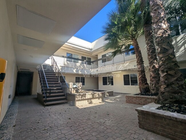 Building Photo - 14411 Vanowen St