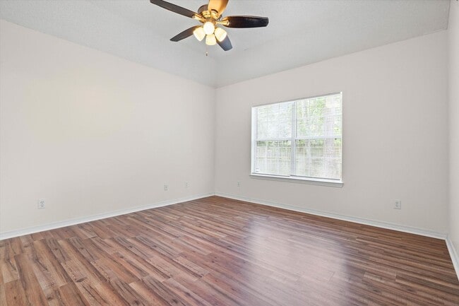 Building Photo - Four Bedroom in West Mobile