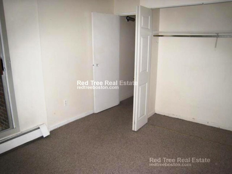 Building Photo - 144 Kenrick St