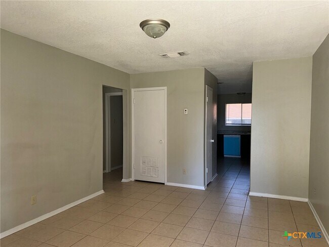 Building Photo - 1207 Charisse St