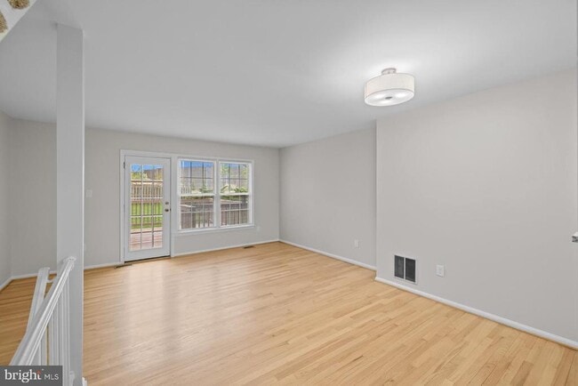 Building Photo - 8640 Dellway Ln