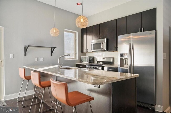 Building Photo - 1353 N Mascher St