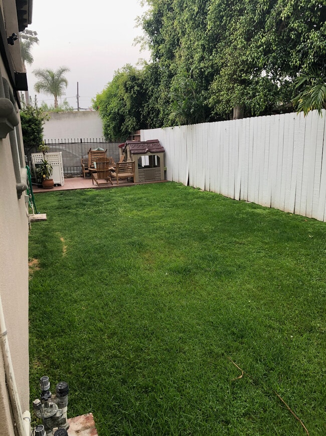 Building Photo - 2118 Ernest Ave