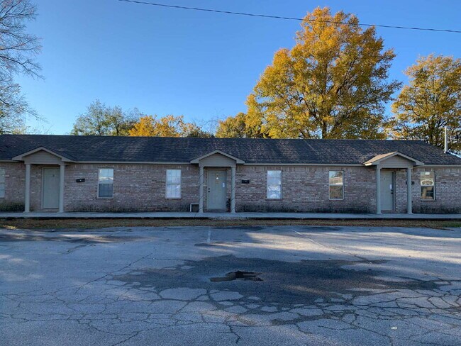 Building Photo - "Charming 2-Bedroom Gem with Granite Touches in Jonesboro!"