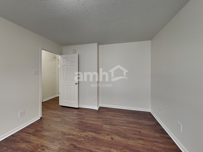 Building Photo - 5624 Grassy Bank Dr