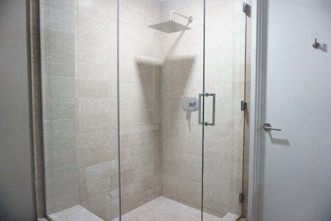Master bathroom - 631 Folsom St