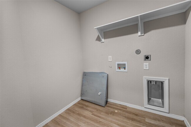 Building Photo - 707 Long Cedar Dr