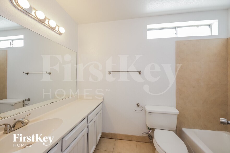 Building Photo - 16814 N 34th Ave