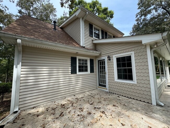 Building Photo - Large 3/2 House off Kingston Hwy- $2,195