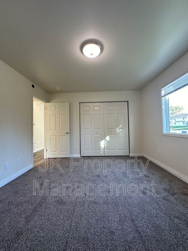 Building Photo - 1210 5th St S