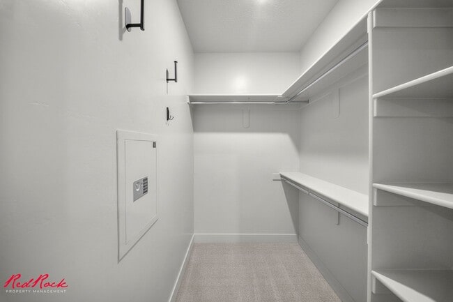 Building Photo - Beautiful and Modern 5 Bedroom Home in Cedar City!