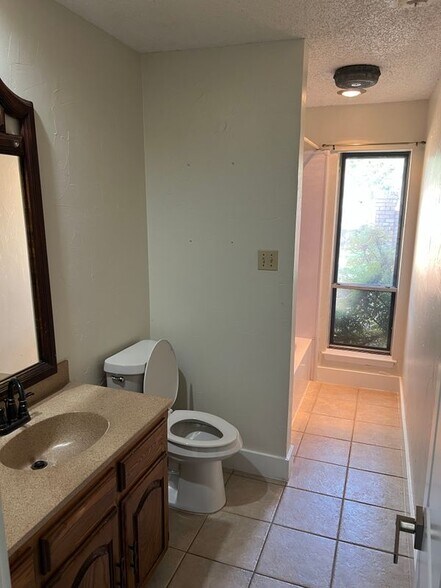Building Photo - 2304 Belfry Ct