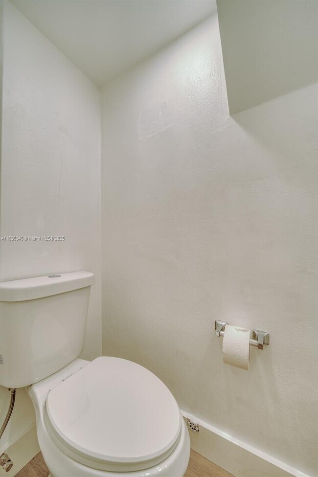 Building Photo - 1201 SW 42nd Ave