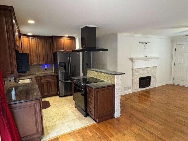 Building Photo - 837 Parkstone Dr