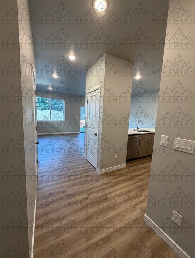 Building Photo - 1st MONTH FREE - 3 BED 2.5 BATH NEW BUILD!