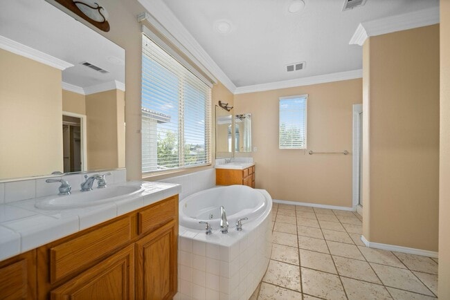 Building Photo - 3121 Club Rancho Dr