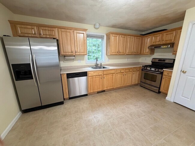 Building Photo - 107 Charant Rd