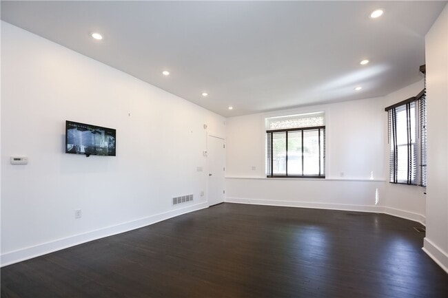 Building Photo - 71 Rutgers St