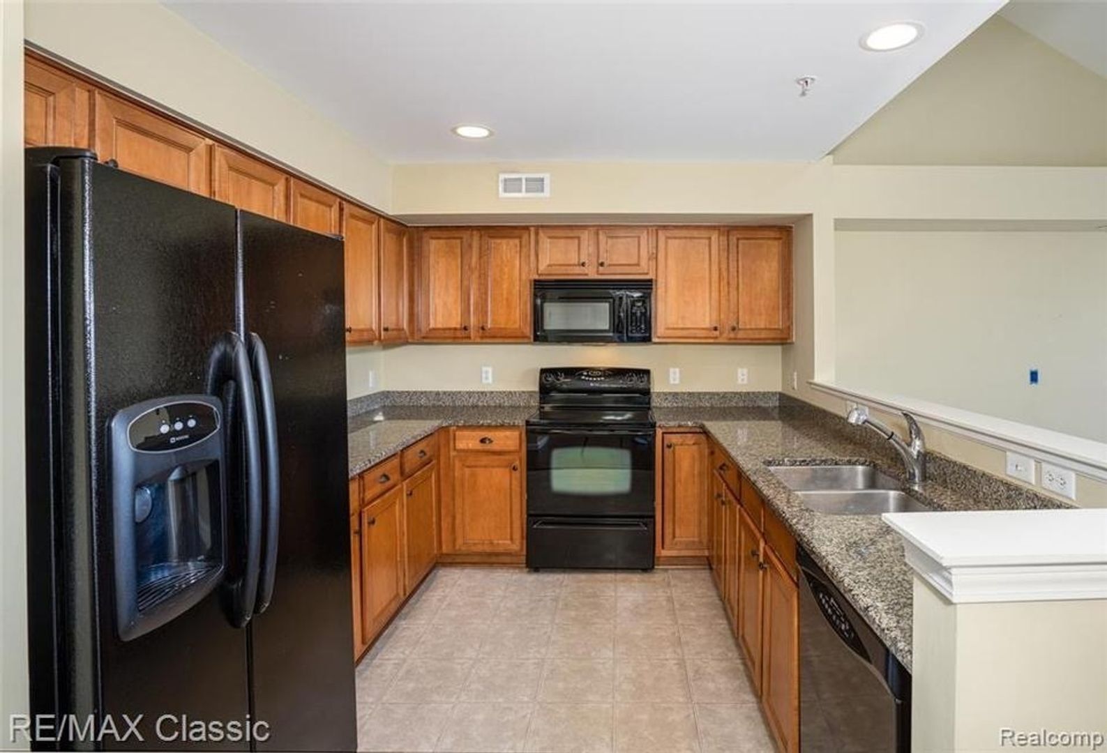 Building Photo - 3072 Schoolhouse