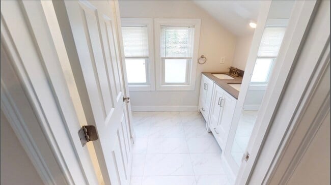 Building Photo - 37 Walnut Pl