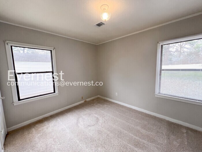 Building Photo - 6700 Westover Dr