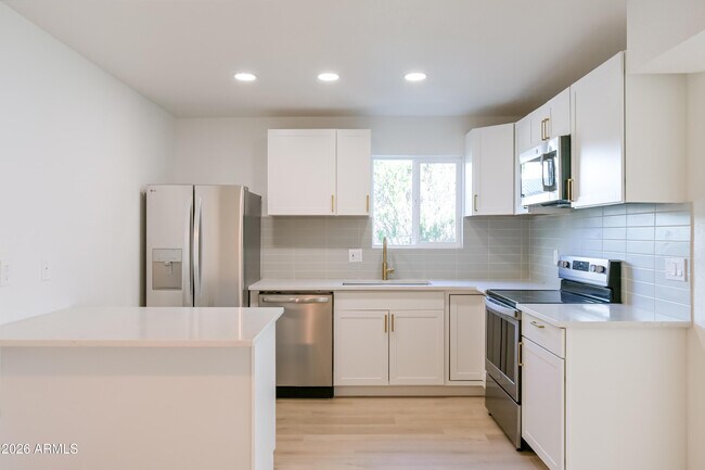 Building Photo - 16041 N 31st St