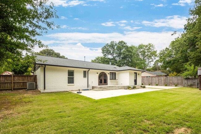 Building Photo - 1023 Greencliff Rd