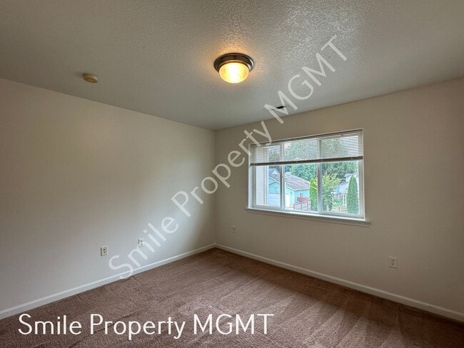 Building Photo - 6422 SE 137th Ave