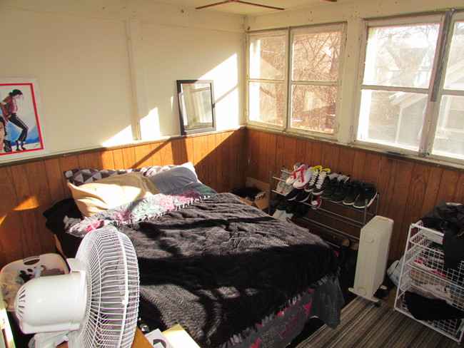 Bedroom - 537 W Doty St