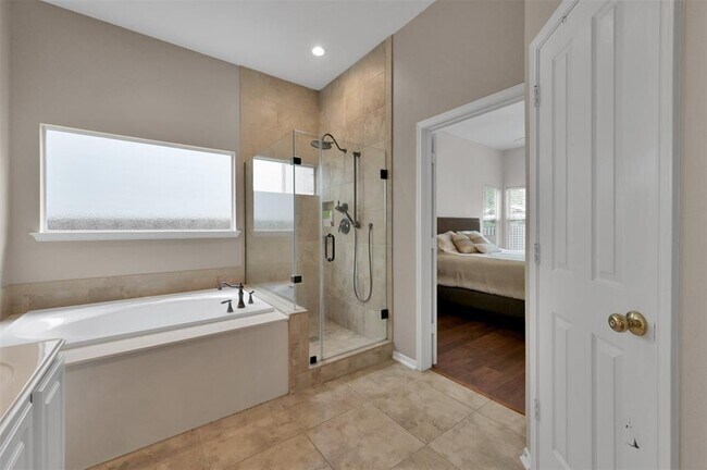 Building Photo - 24 E New Avery Pl