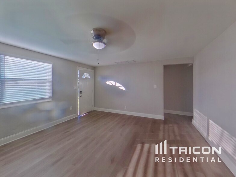 Building Photo - 14402 13th St