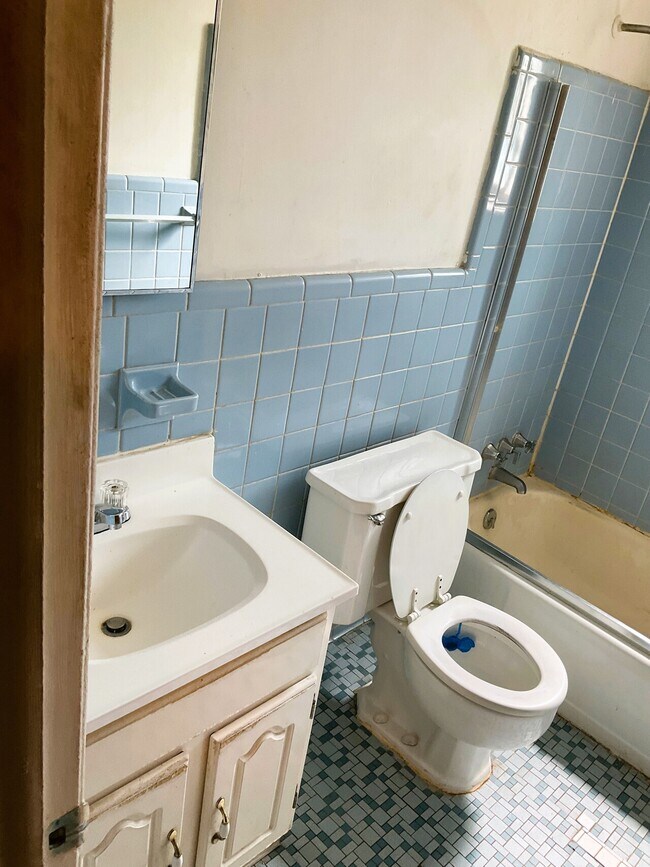 Building Photo - 17274 Bentler #51