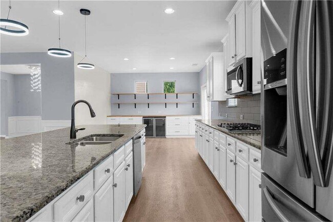 Building Photo - 5435 Mirror Lake Dr